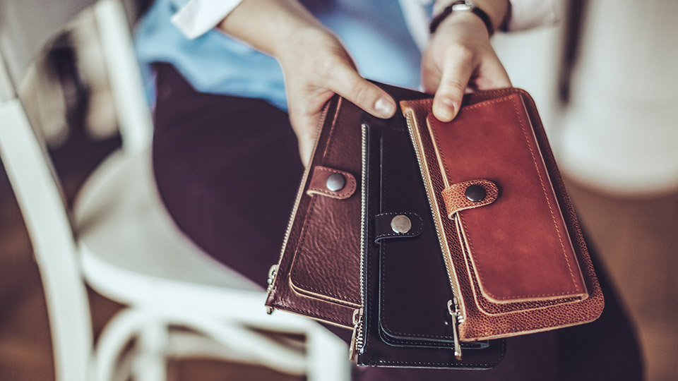 6 main reasons to have leather wallets