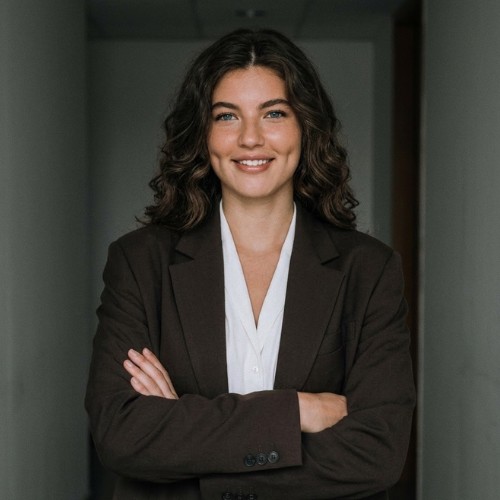 Lola Marks - Writer - SHE DEFINED